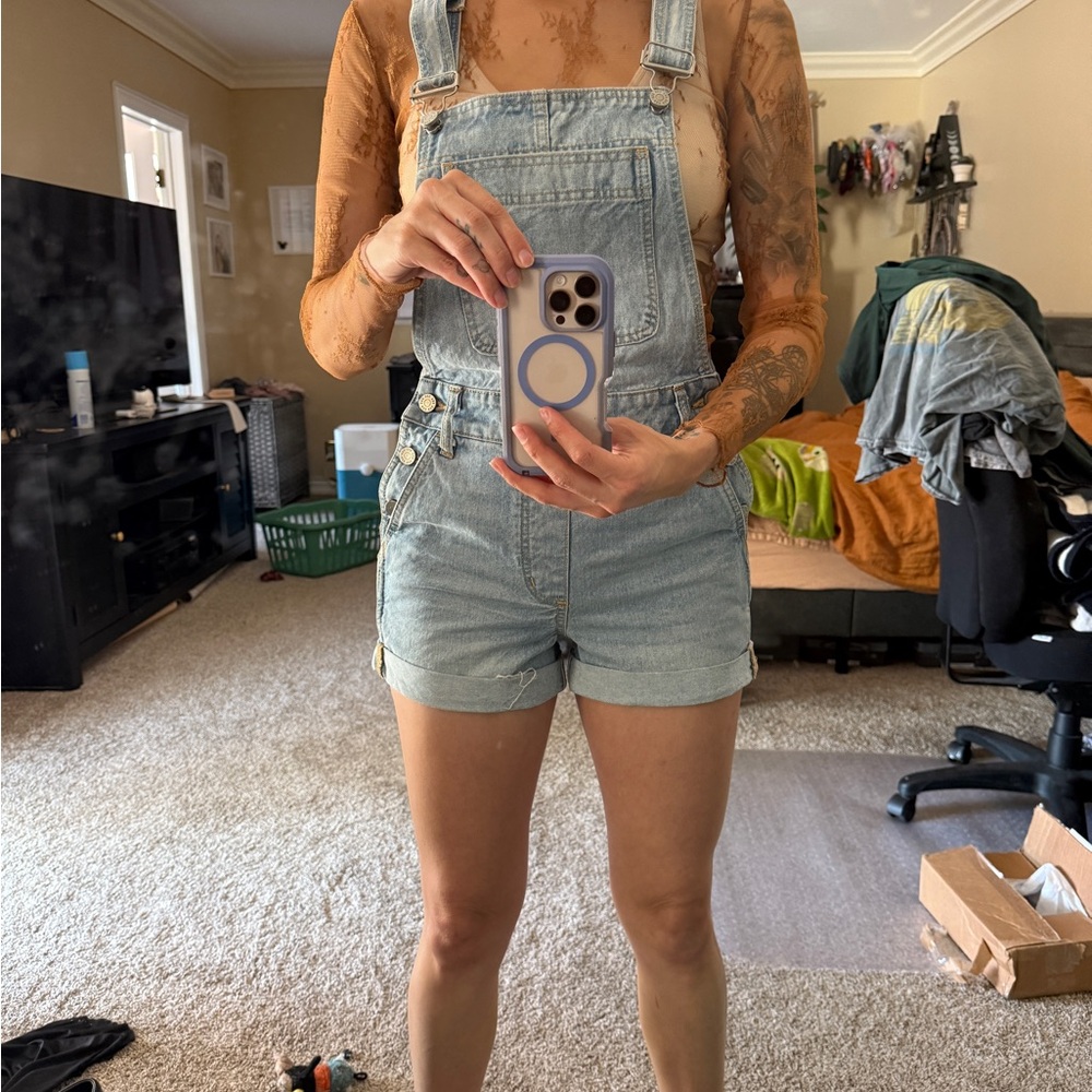 ✨3 for $10 Urban outfitters denim shortfalls - Picture 4 of 10